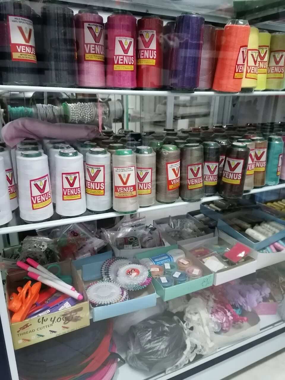 Hilos y Perlas