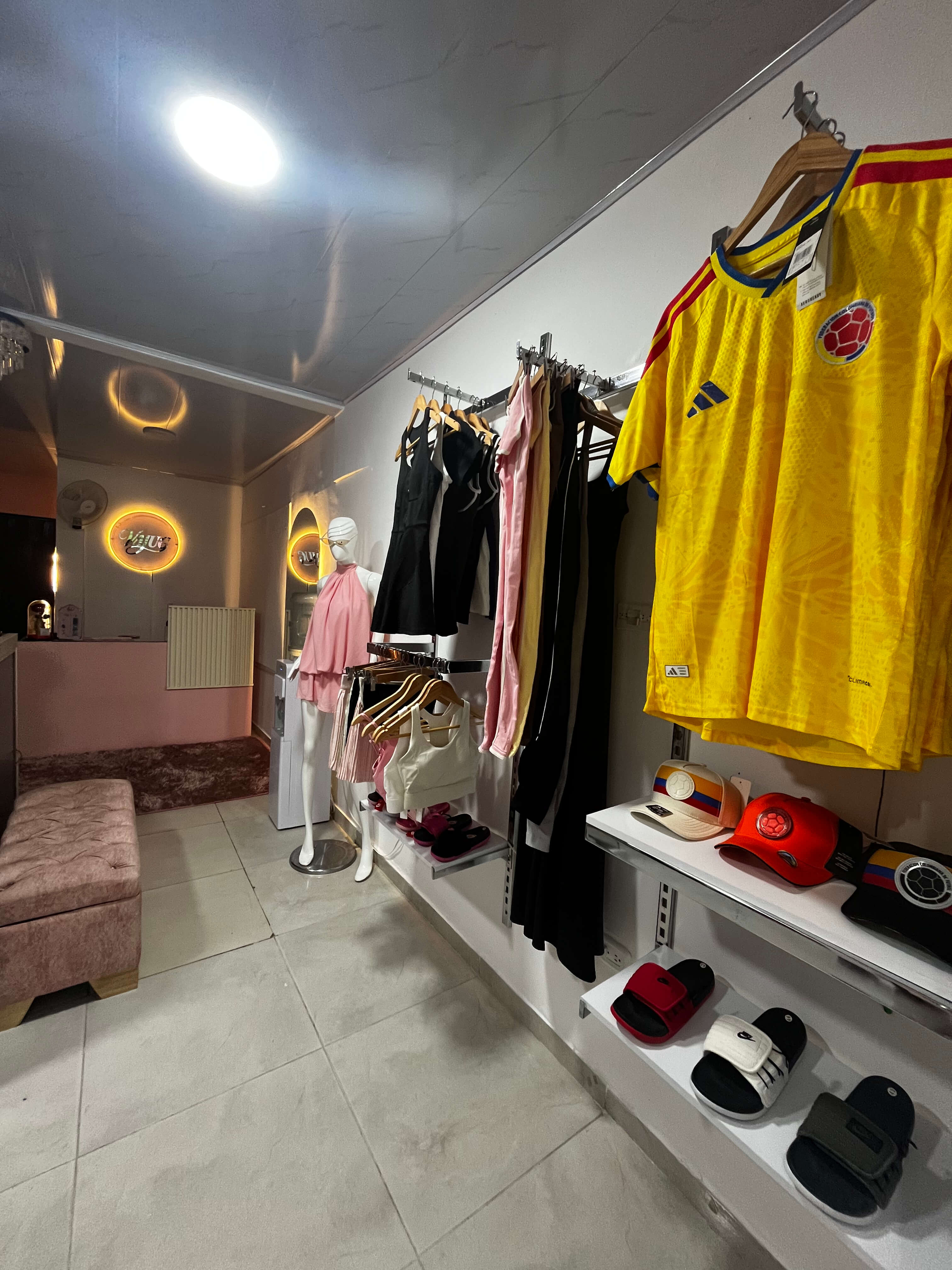 VAJUG BOUTIQUE